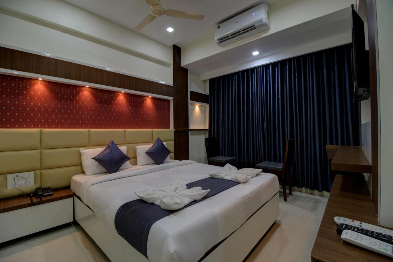 Hotel Mourya Residency Navi Mumbai Extérieur photo