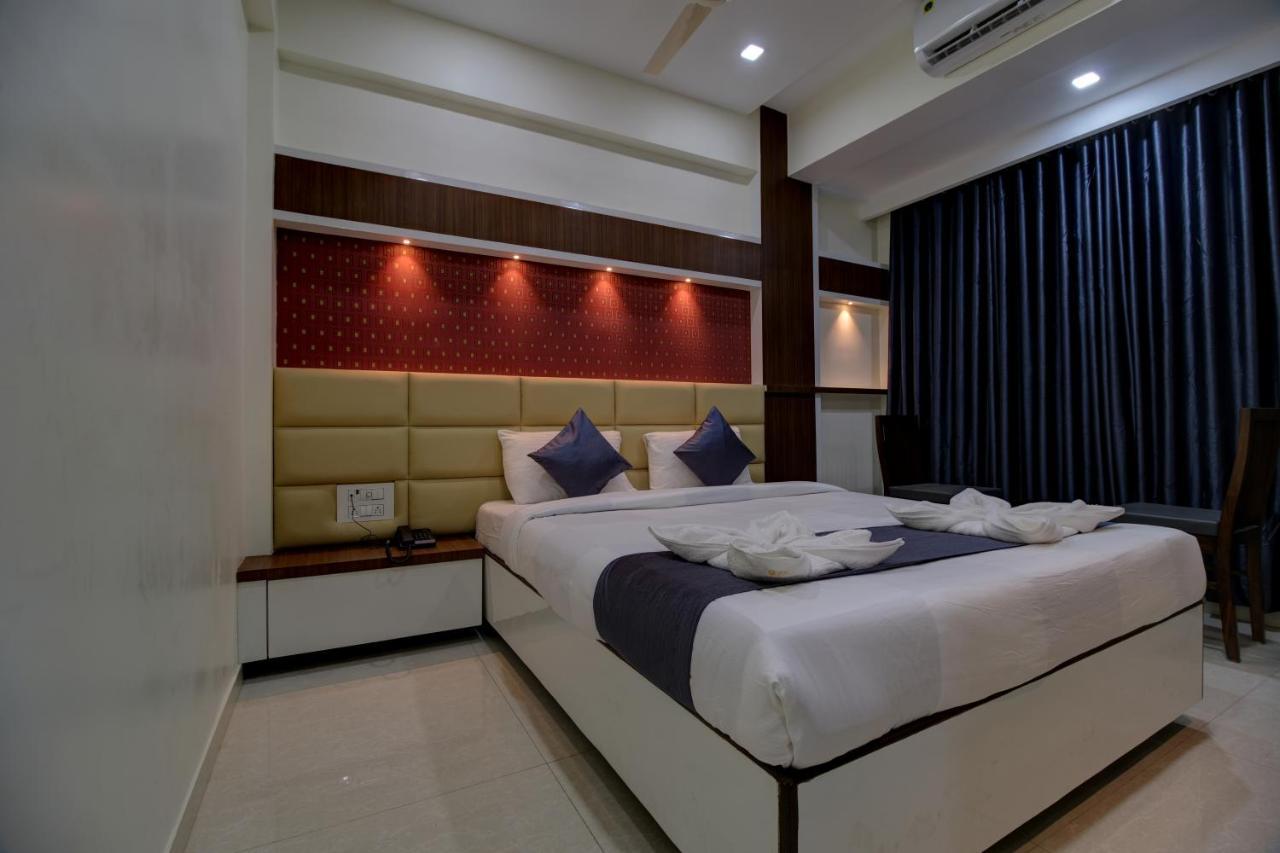 Hotel Mourya Residency Navi Mumbai Extérieur photo
